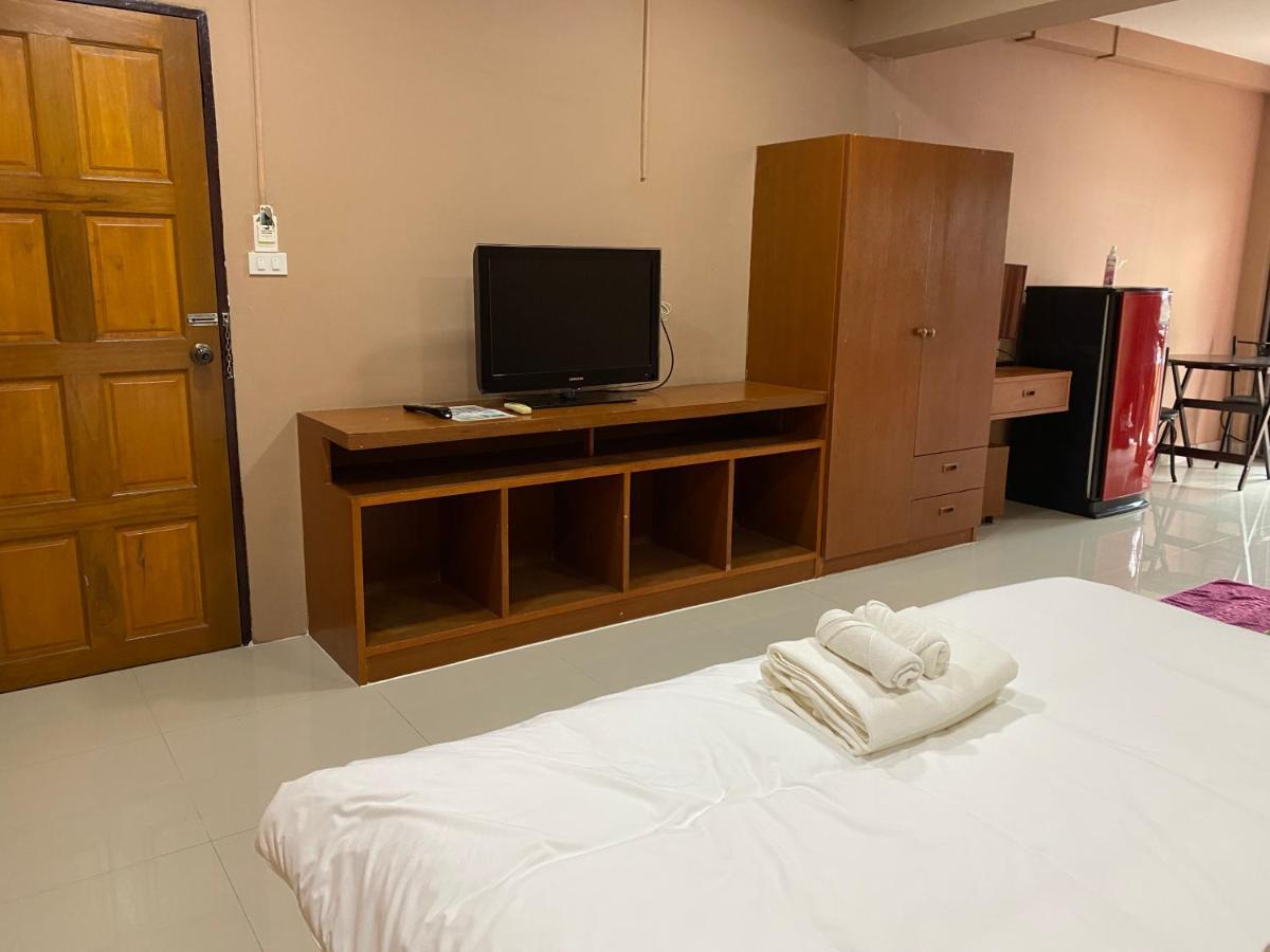 Hug Me Guesthouse Pattaya ภายนอก รูปภาพ