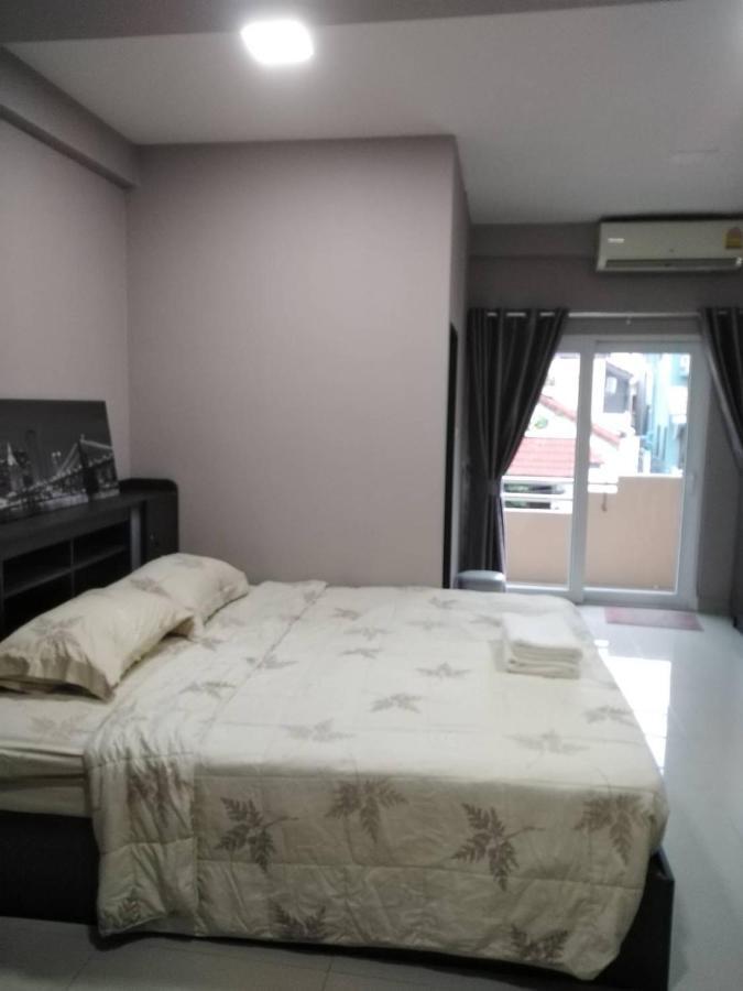 Hug Me Guesthouse Pattaya ภายนอก รูปภาพ