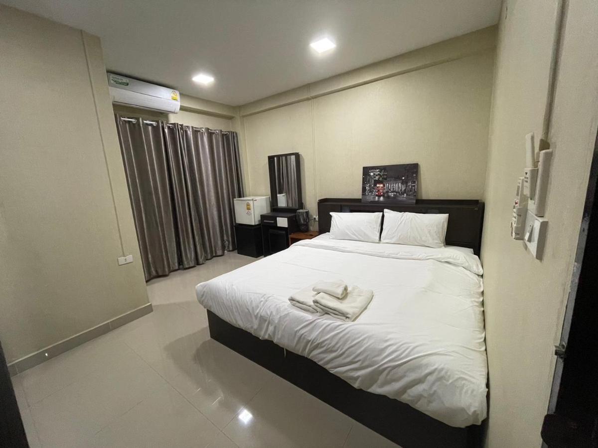 Hug Me Guesthouse Pattaya ภายนอก รูปภาพ